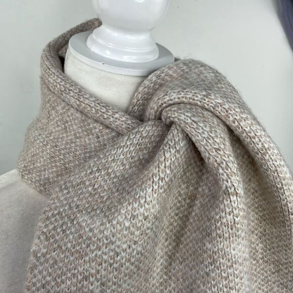 Scarf Rectangular Tight Knit with Embellishments detail OS - Picture 2 of 8